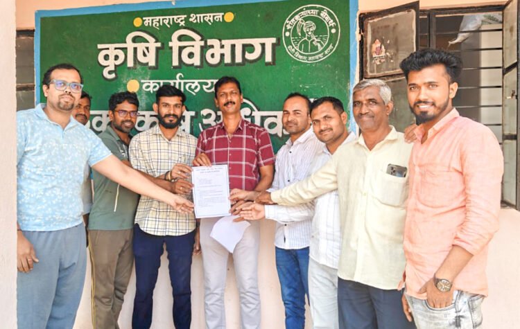 वाशी तालुका कृषी सेवा केंद्र संघटनेतर्फे निवेदन सादर 1 27 10 25 5