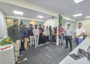 अमेरिकन नागरिकांची फसवणूक करणाऱ्या दोन बनावट कॉल सेंटरवर छापा