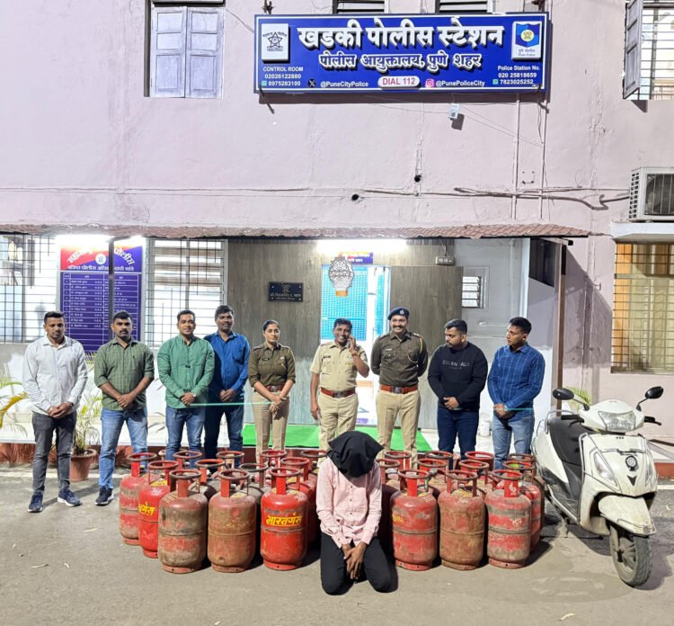गॅस सिलेंडर चोरटा जेरबंद करून २३ सिलेंडर जप्त 1 17 11 25 3