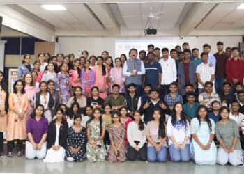 सूर्यदत्त फार्मसी इंडक्शनमध्ये प्रा. डॉ. संजय बी. चोरडिया यांचा यशस्वी जीवनाचा कानमंत्र