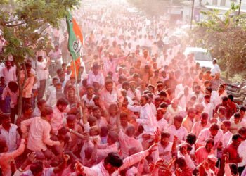 बाजार समितीवर राऊत गटाची 18–0 ने एकहाती सत्ता!