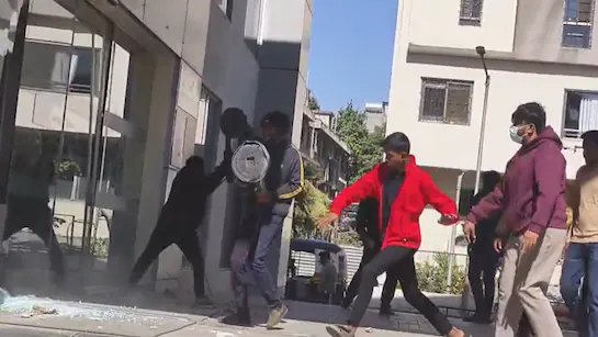 हडपसरमधील सह्याद्री रुग्णालयात तोडफोड करणाऱ्या ८ जणांविरुद्ध गुन्हा दाखल 1 11 12 25 1.jpeg