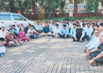 पुण्यातील महसूल विभागाचे कामबंद आंदोलन सुरू