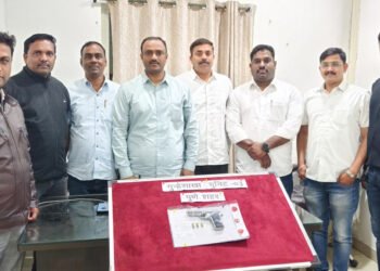 अल्पवयीन मुलाकडून १ गावठी पिस्टल, ३ जिवंत काडतुसे जप्त