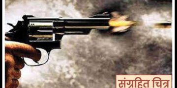 पोलिसांवर गोळीबार करणाऱ्या गुंडावर खुनाचा प्रयत्न केल्याचा गुन्हा