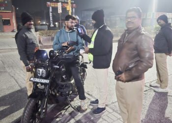 दारू पिऊन गाडी चालविणाऱ्या २०१ वाहनचालकांवर कारवाई