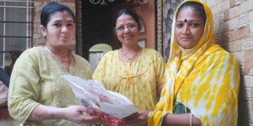 कचऱ्यात सापडलेली लग्नाची सोन्याची अंगठी केली परत