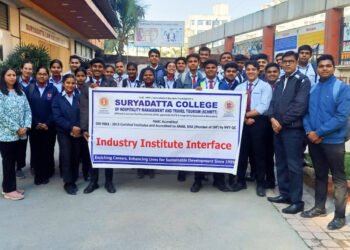 सूर्यदत्त SCHMTT विद्यार्थ्यांनी अनुभवली कार्पेट निर्मितीची कला : ब्रिंटन कार्पेट्सला अभ्यासपूर्ण भेट