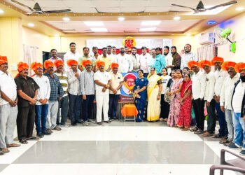 भूम येथे द्राक्ष-डाळिंब पिकांवरील शेतकरी मेळावा