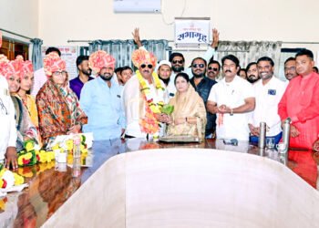 राजकारण बाजूला ठेवून विकासासाठी एकत्र काम करू