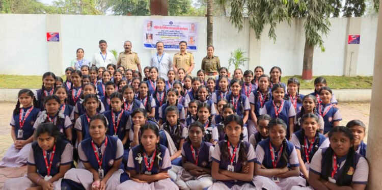 रेझिंग डे निमित्त बार्शी शहर पोलीस स्टेशनतर्फे जनजागृती कार्यक्रम 1 2 1 26 4