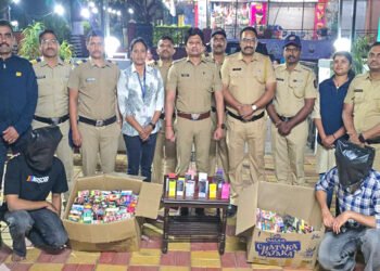 प्रतिबंधित ई-सिगारेट व हुक्का फ्लेवर विक्री करणाऱ्यांवर छापे