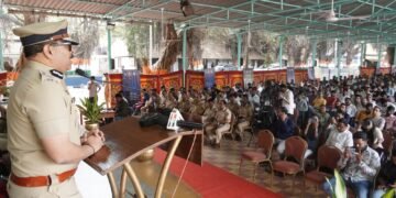 तळीरामांची पोलीस आयुक्त अमितेशकुमार यांनी घेतली शाळा