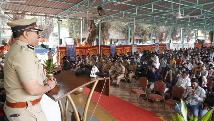 तळीरामांची पोलीस आयुक्त अमितेशकुमार यांनी घेतली शाळा 1 03 03 2026 1