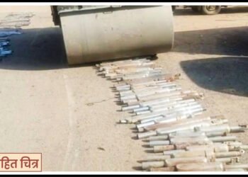 फटाका सायलेंसरवर रोड रोलर फिरवून केले नष्ट