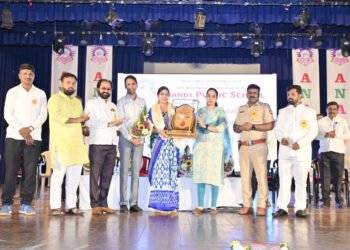 कमलाबाई राठी यांना कर्तृत्ववान स्त्री पुरस्कार प्रदान