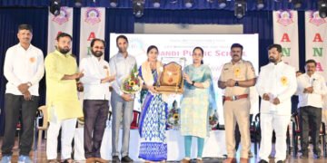 कमलाबाई राठी यांना कर्तृत्ववान स्त्री पुरस्कार प्रदान