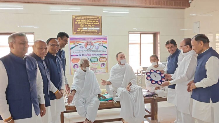 वाणी के जादुगार डॉ. वरुणमुनीजी म. सा. द्वारा आकुर्डी श्री संघ को होली चातुर्मास 1 16 2 26 1