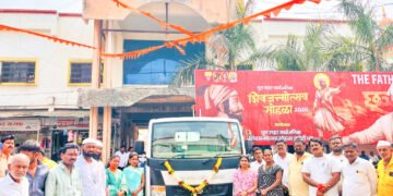 भुम नगर परिषदेच्या नवीन सक्शन टँकरचे नगराध्यक्षा संयोगिता गाढवे यांच्या हस्ते पूजन