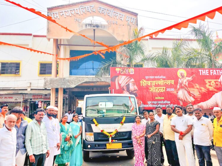 भुम नगर परिषदेच्या नवीन सक्शन टँकरचे नगराध्यक्षा संयोगिता गाढवे यांच्या हस्ते पूजन 1 17 02 26