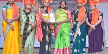 स्वामिनी संस्थेच्यावतीने ‘आदर्श मुख्याध्यापिका’ म्हणून सन्मान 28 स्वामिनी संस्थेच्यावतीने ‘आदर्श मुख्याध्यापिका’ म्हणून सन्मान