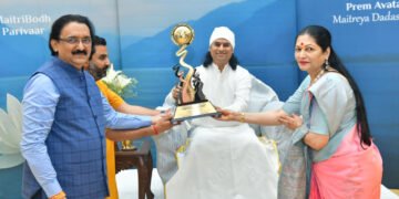 सूर्यदत्ततर्फे प्रेमावतार मैत्रीबोध दादाश्रींना ‘ग्लोबल लाईफ टाइम अचिव्हमेंट’ व ‘ग्लोबल पीस ॲम्बेसेडर’ पुरस्कार
