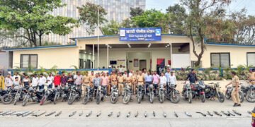 फटाके फोडणार्‍या आवाजाच्या ४५ सायलेन्सरवर फिरविला बुलडोझर