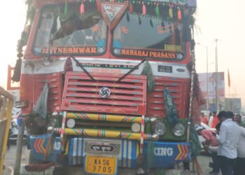 नवले पुल परिसरात भरधाव ट्रकची ६ वाहनांना धडक