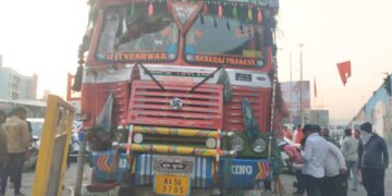 नवले पुल परिसरात भरधाव ट्रकची ६ वाहनांना धडक