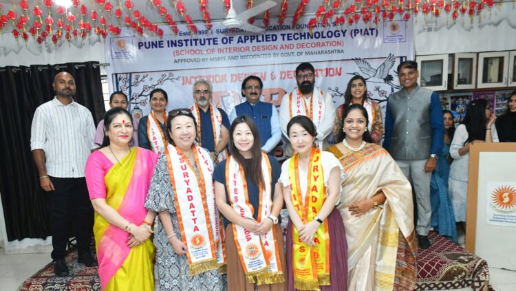 प्रकल्प प्रदर्शनातून विद्यार्थीमधील कलाकौशल्य व संघभावना विकसित 1 2 3 26 4