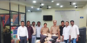 हळदीच्या पाकिटात लपवून करत होते गांजा विक्री