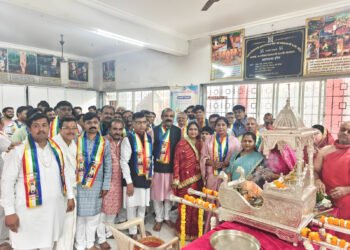 भगवान महावीर स्वामी जन्म कल्याणक पर भव्य शोभायात्रा