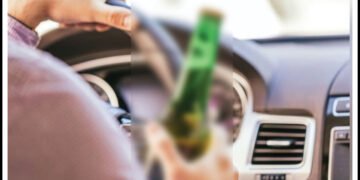 मद्यप्राशन करून भरधाव कार चालविणाऱ्या चालकाला दंड
