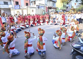 केडगावात भगवान वर्धमान महावीर जयंतीनिमित्त भव्य शोभायात्रा उत्साहात
