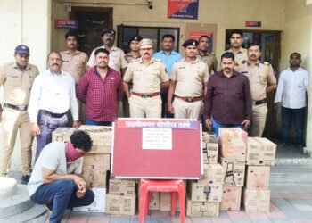 स्कॉर्पिओ कारमधून विदेशी दारूची वाहतूक