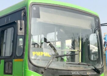 पीएमपी वाहक महिलेवर चालत्या बसमध्ये चाकू हल्ला