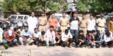 एकाच रात्रीत ३ ऑर्केस्ट्रा बारवर पोलिसांचा धडक छापा, ९१ आरोपींवर गुन्हे