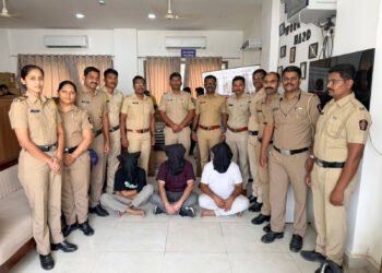 २ कोटींची फसवणूक केलेल्यांपैकी तिघांना अटक 4 २ कोटींची फसवणूक केलेल्यांपैकी तिघांना अटक