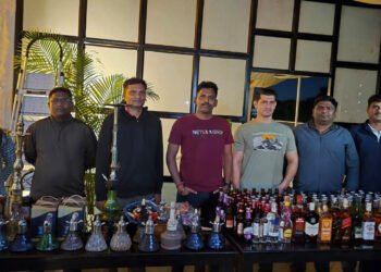 हॉटेलमध्ये राजरोजपणे सुरु होता हुक्का पार्लर, विना परवाना बार