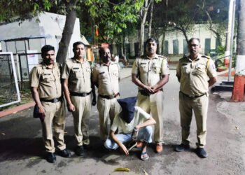 इस्त्रो शास्त्रज्ञ असल्याची बतावणी करून महिलेची फसवणूक करणारा अटकेत